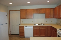 Spacious Kitchen with breakfast bar