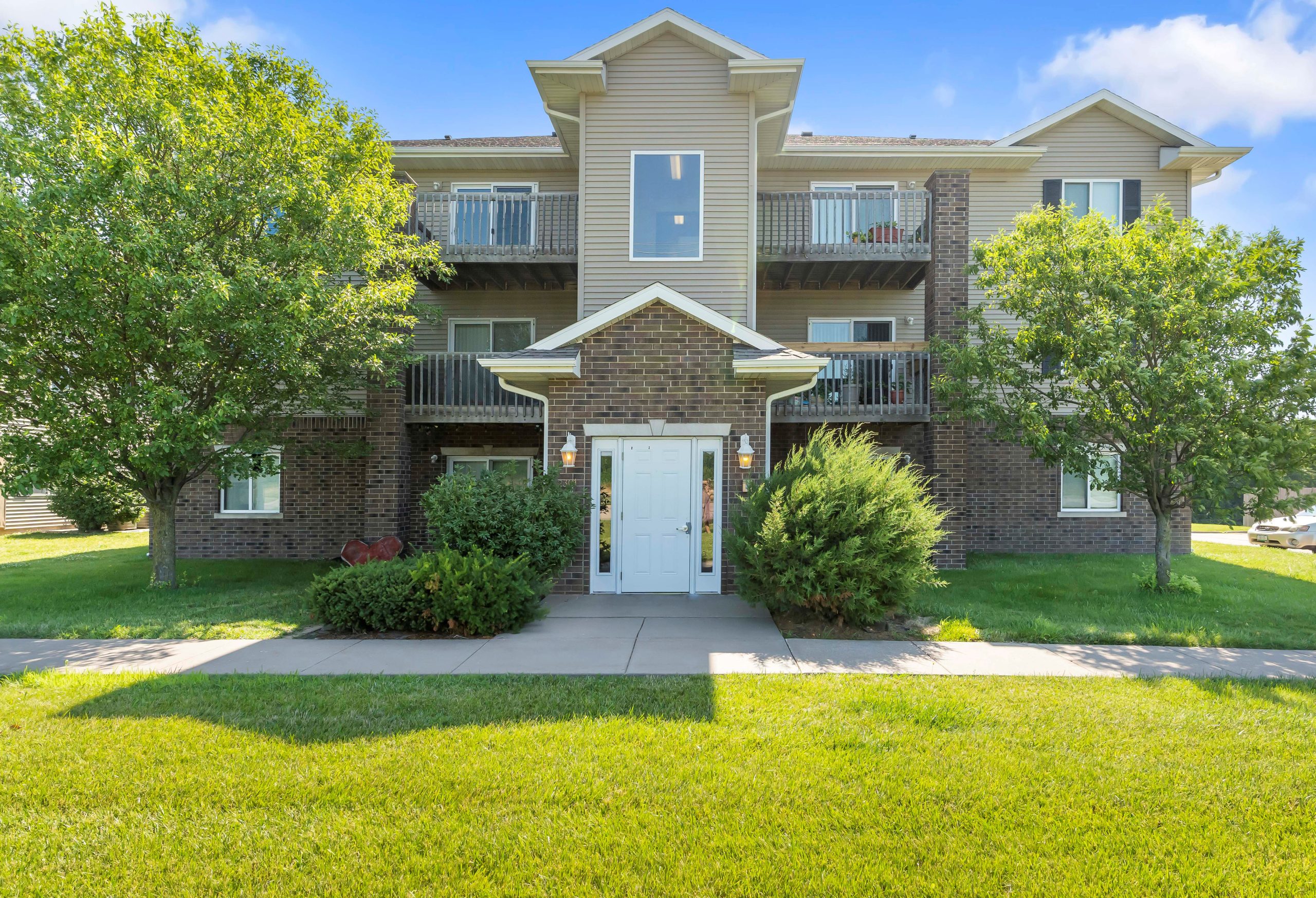 01-102-2301-University-Dr